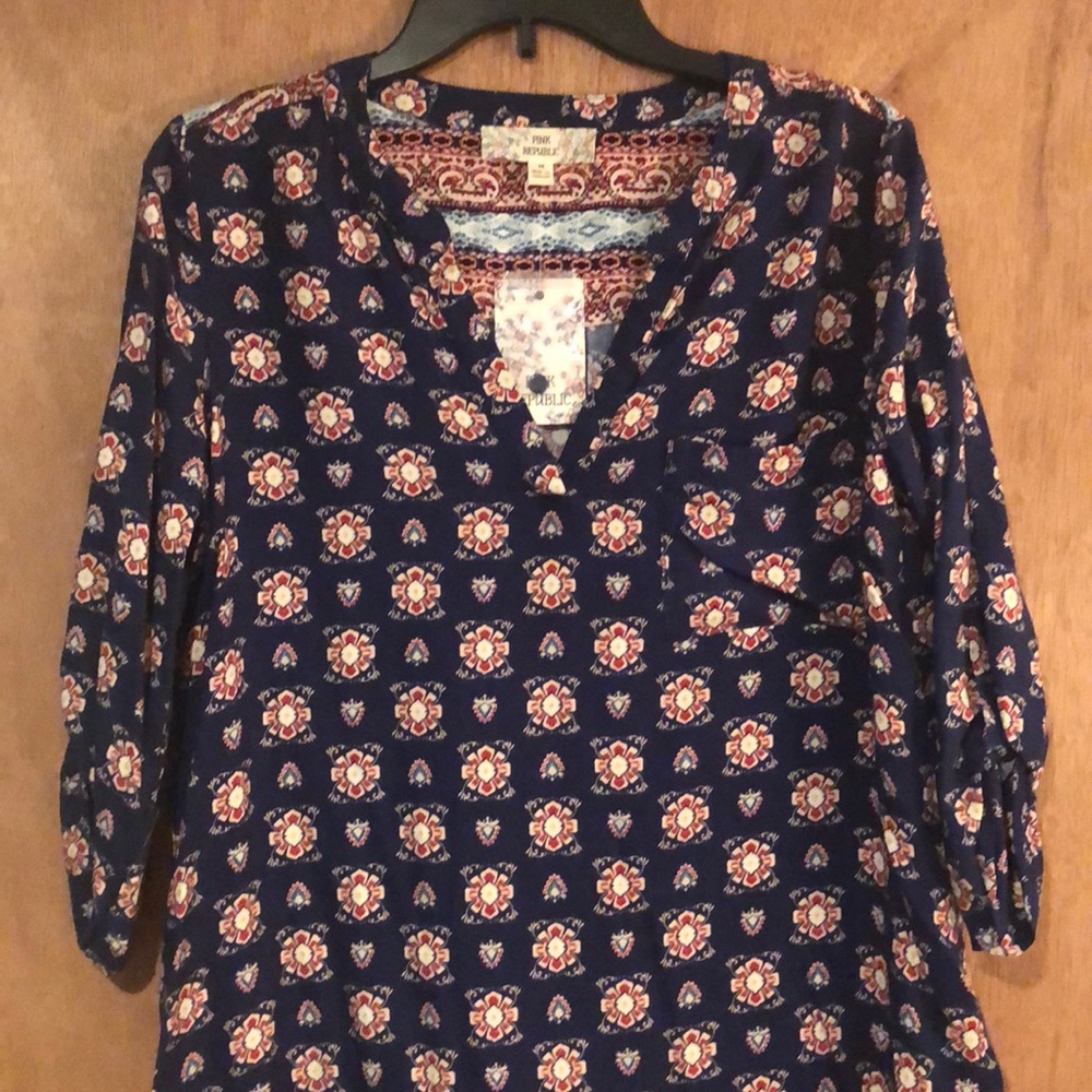 Three quarter sleeve patterned shirt